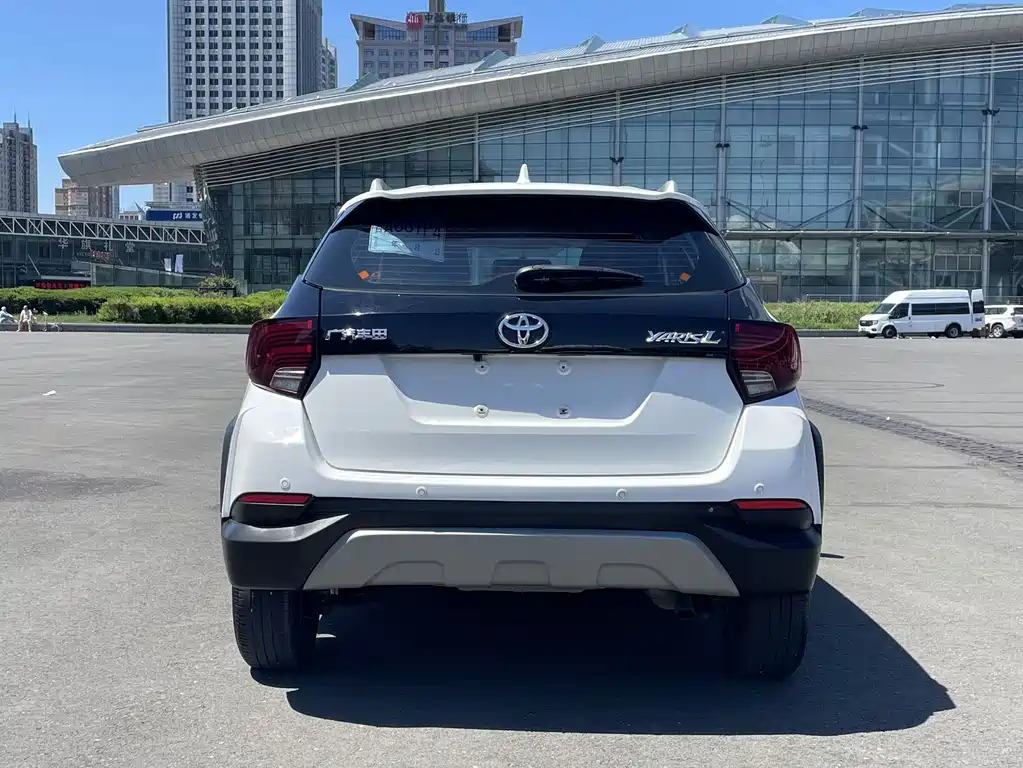 Toyota Yaris L 2023 — фото 5