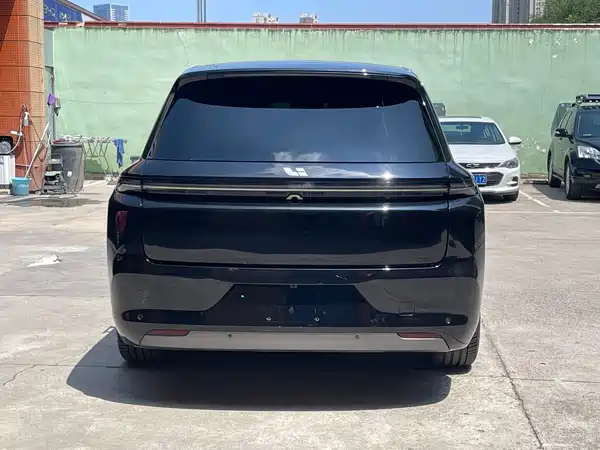Li Auto L8 2025