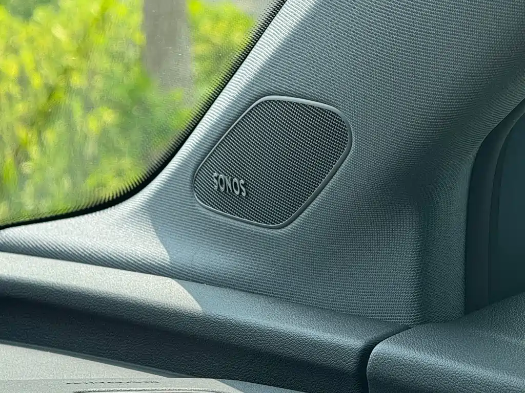Audi Q4 e-tron 2023 — фото 24
