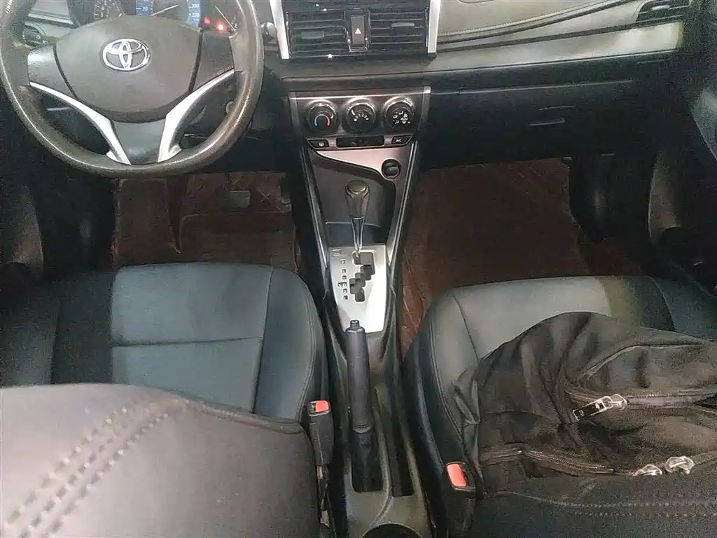 Toyota Yaris L 2015 — фото 14