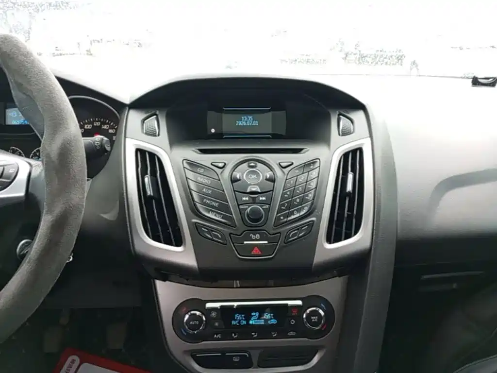 Ford Focus 2015 — фото 13