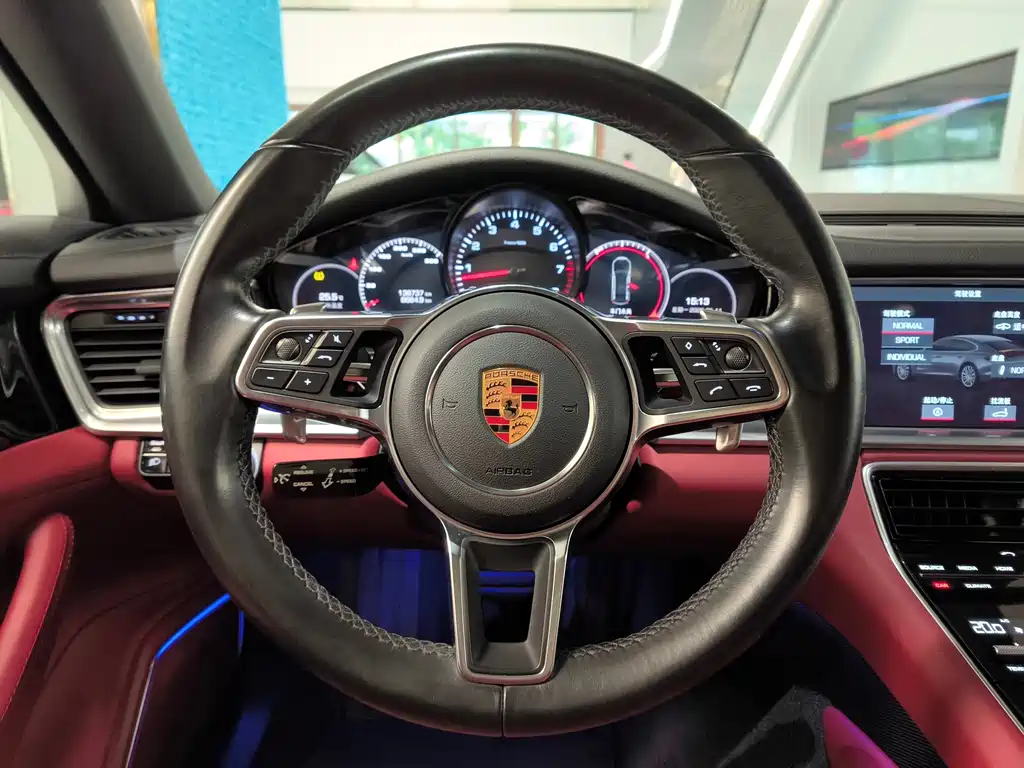 Porsche Panamera 2018 — фото 10