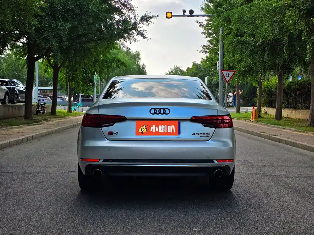 Audi A4L 2017 — фото 23