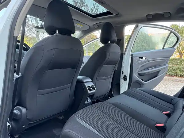 Peugeot 408 2016