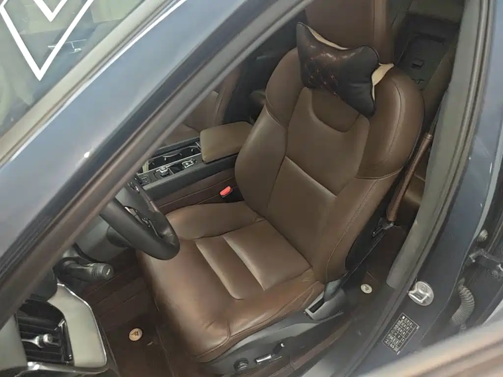 Volvo XC60 2023 — фото 15
