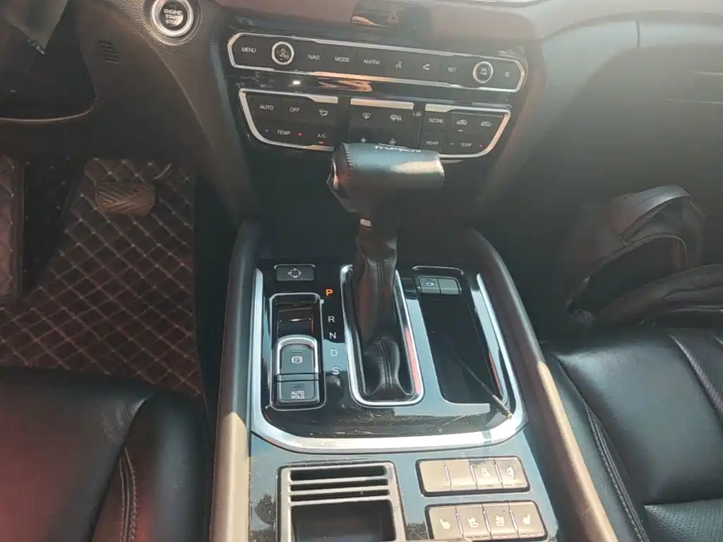GAC Trumpchi GS8 2017 — фото 14