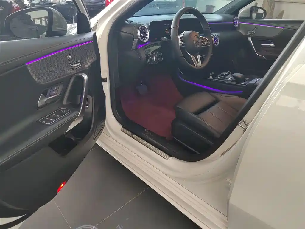 Mercedes-Benz A-Class 2023 — фото 12