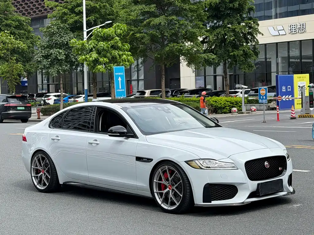 Jaguar XF 2017 — фото 3