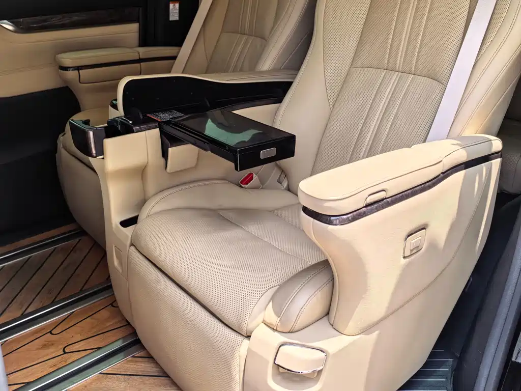 Toyota Vellfire 2020 — фото 12