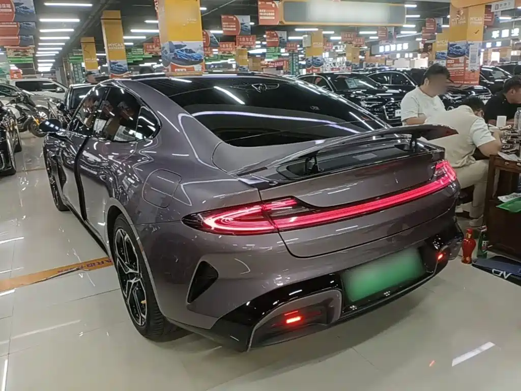 Xiaomi SU7 2024