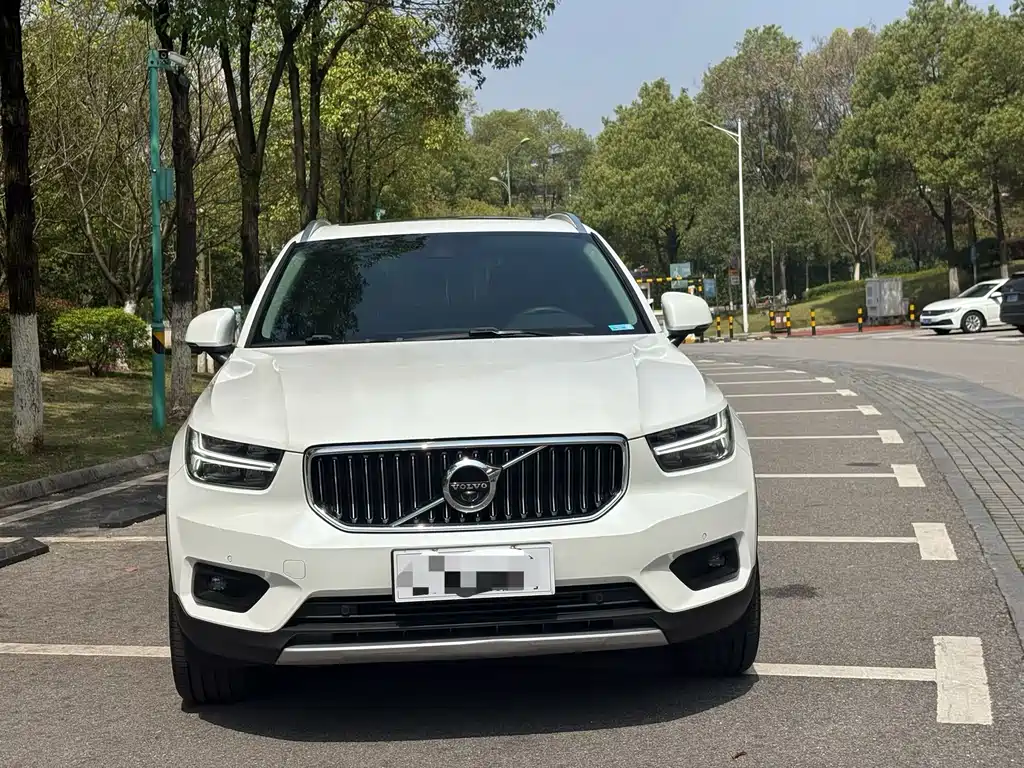 Volvo XC40 2022 — фото 2