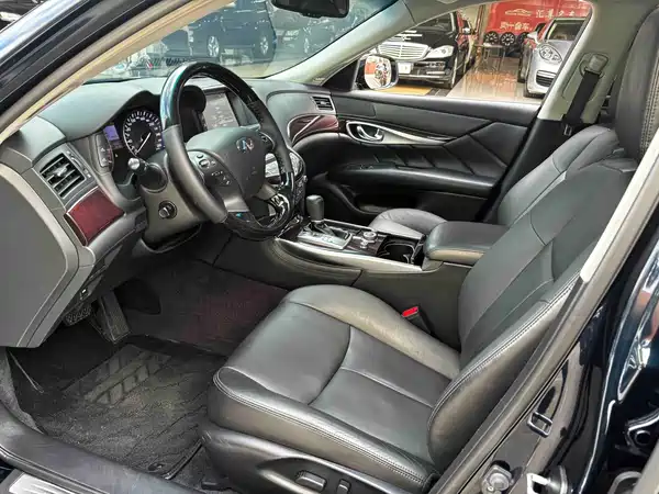 Infiniti Q70 2018
