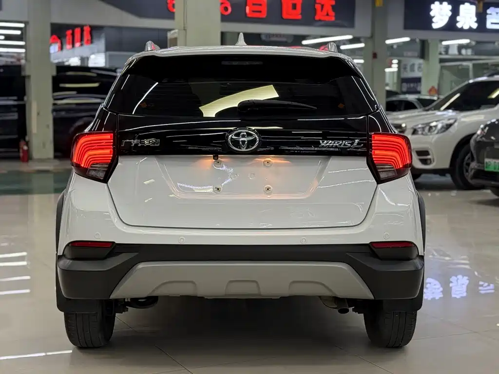 Toyota Yaris L 2022 — фото 15