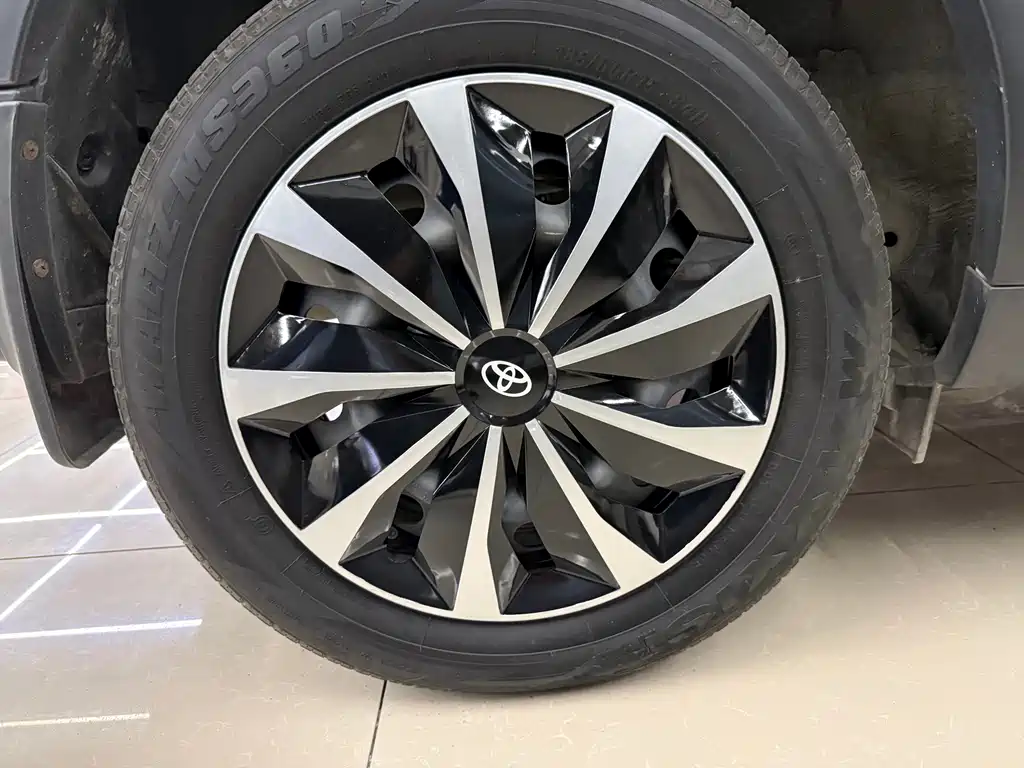 Toyota Yaris L 2022 — фото 18
