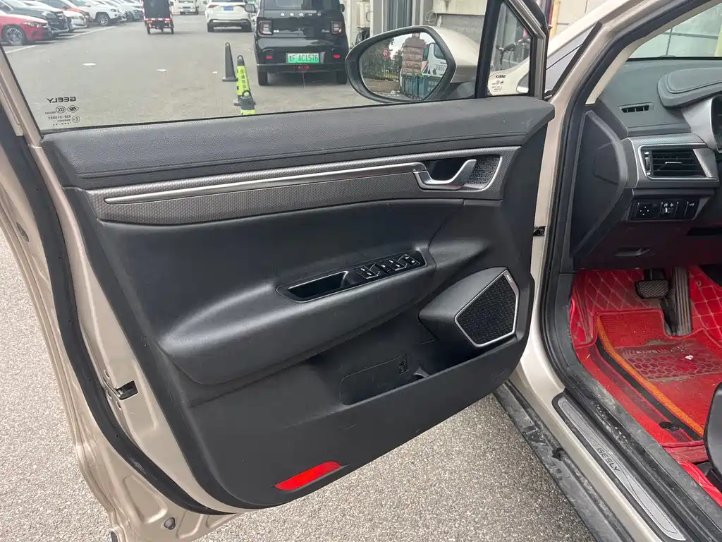 Geely Emgrand GS 2017 — фото 11
