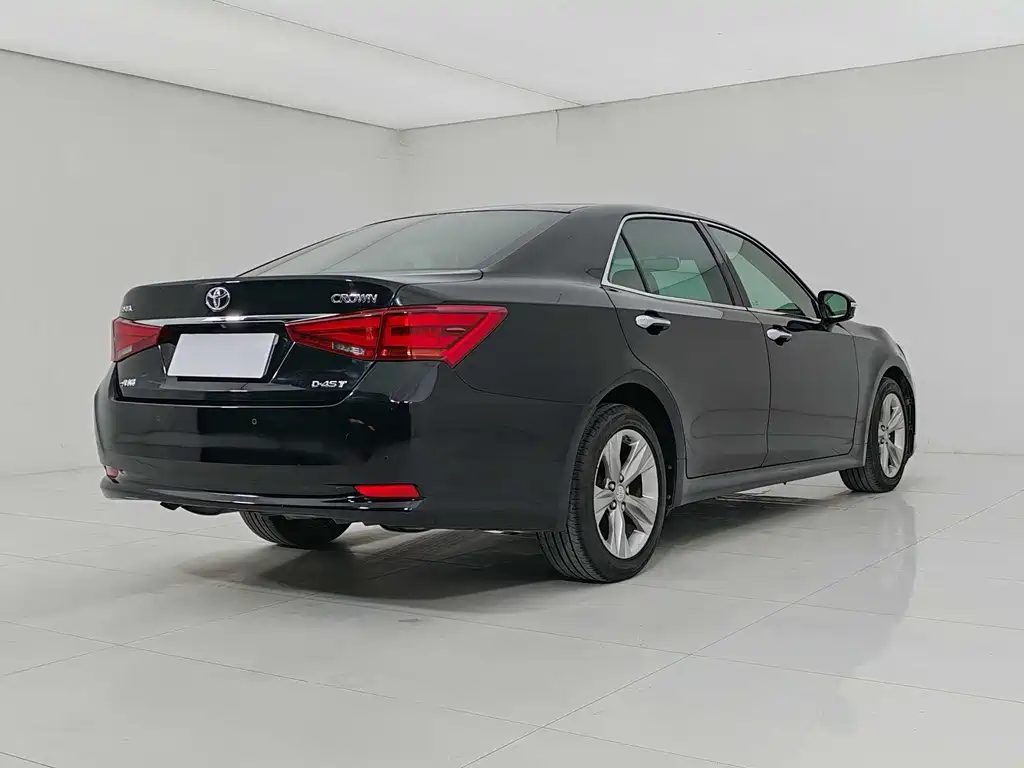 Toyota Crown 2016