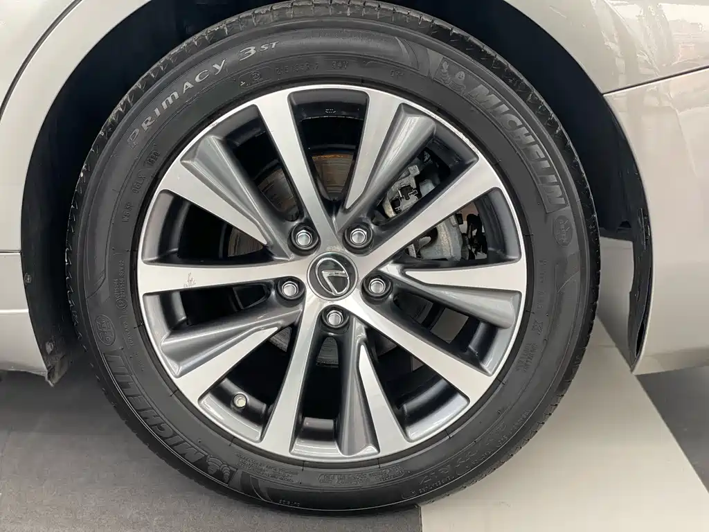 Lexus ES 2020 — фото 18