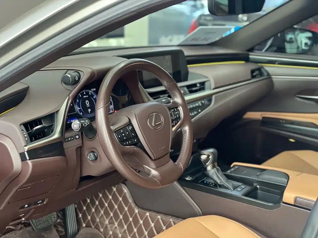 Lexus ES 2020 — фото 14