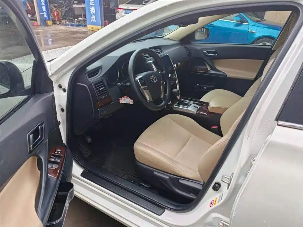 Toyota Reiz 2015