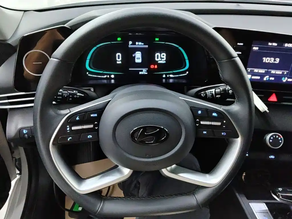 Hyundai Elantra 2024 — фото 11