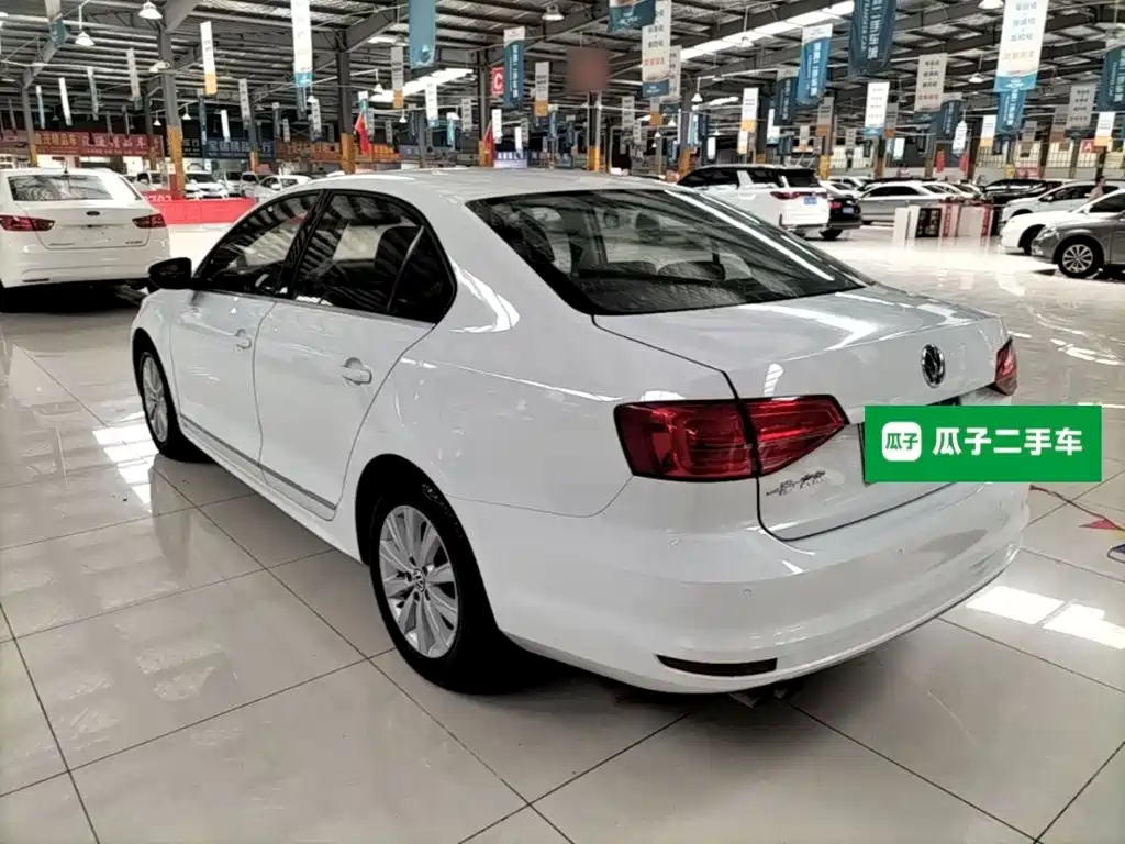 Volkswagen Sagitar 2015