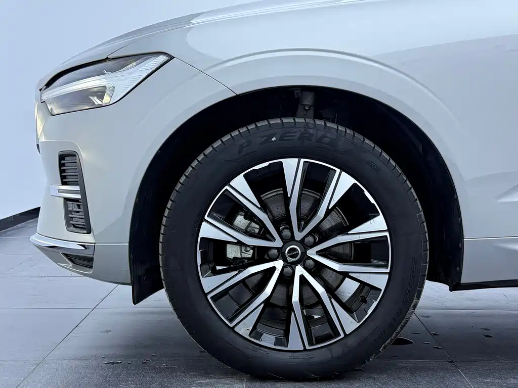 Volvo XC60 2022 — фото 21