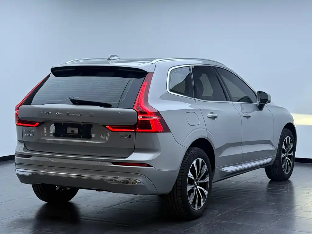 Volvo XC60 2022 — фото 5