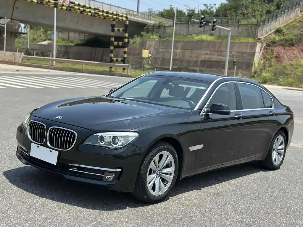 BMW 7 Series 2013 — фото 1