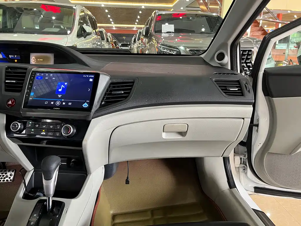 Honda Civic 2015 — фото 15