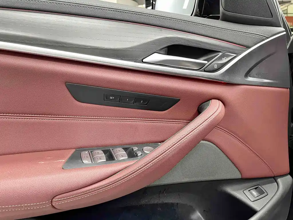 BMW 5 Series 2021 — фото 13