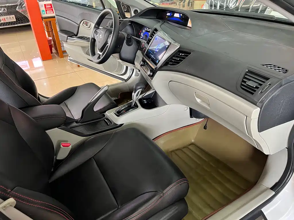 Honda Civic 2015 — фото 12