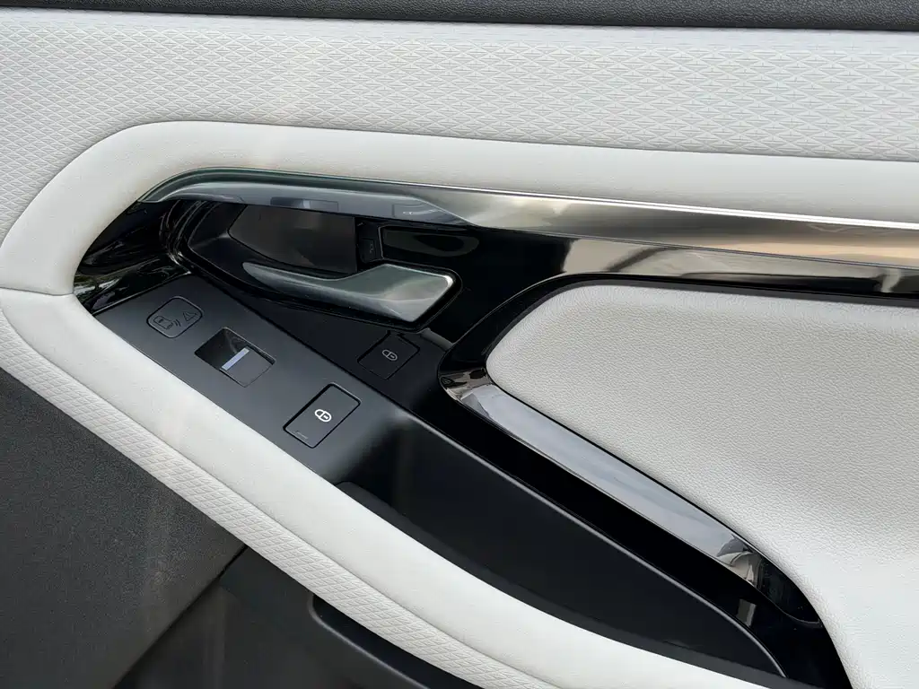 Land Rover Evoque 2021 — фото 24
