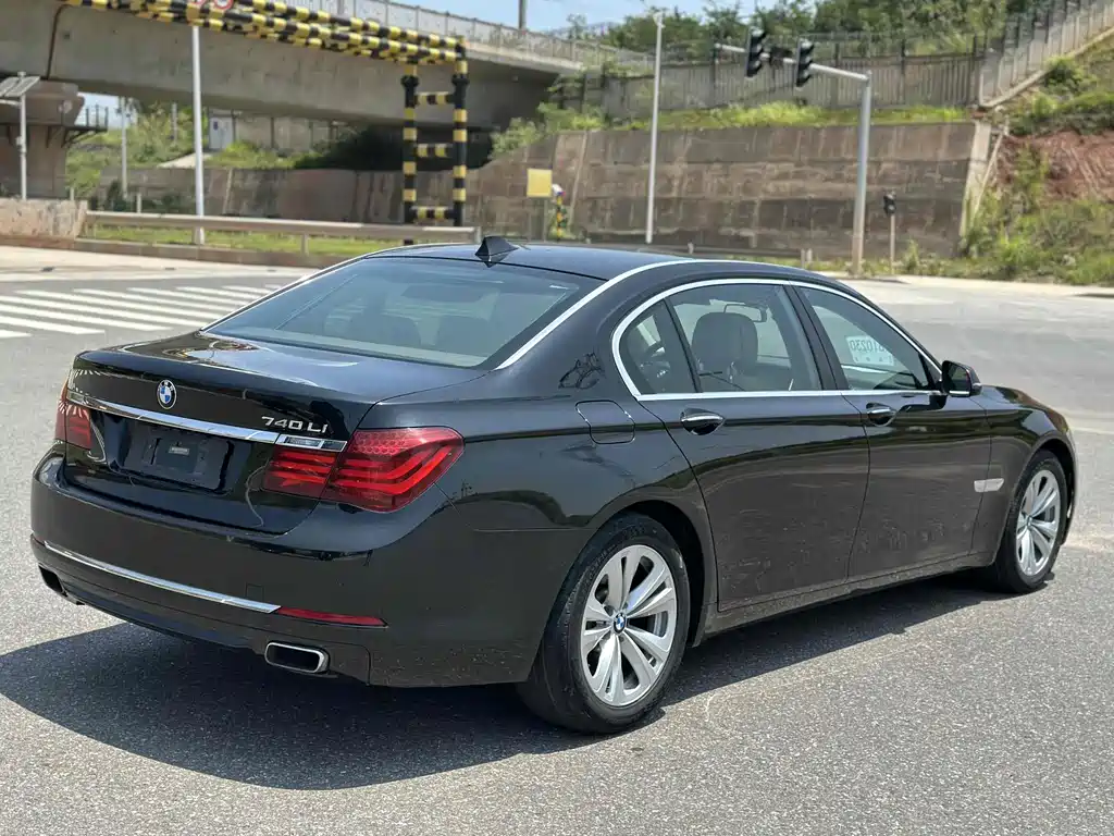 BMW 7 Series 2013 — фото 11
