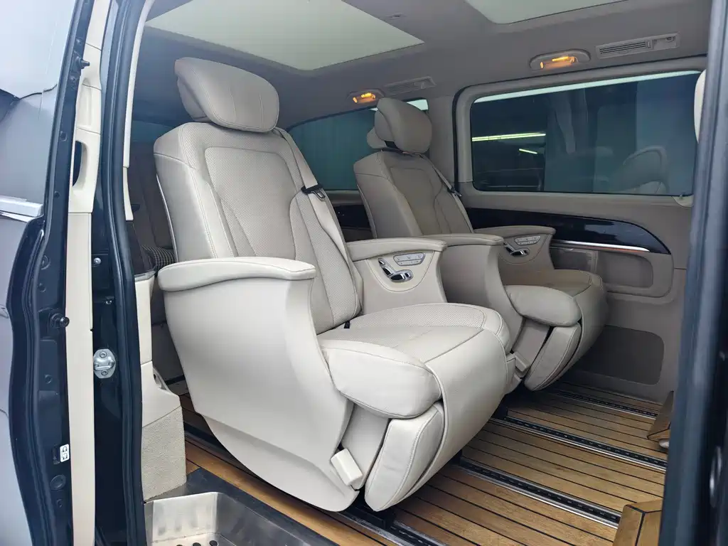 Mercedes-Benz V-Class 2020 — фото 17