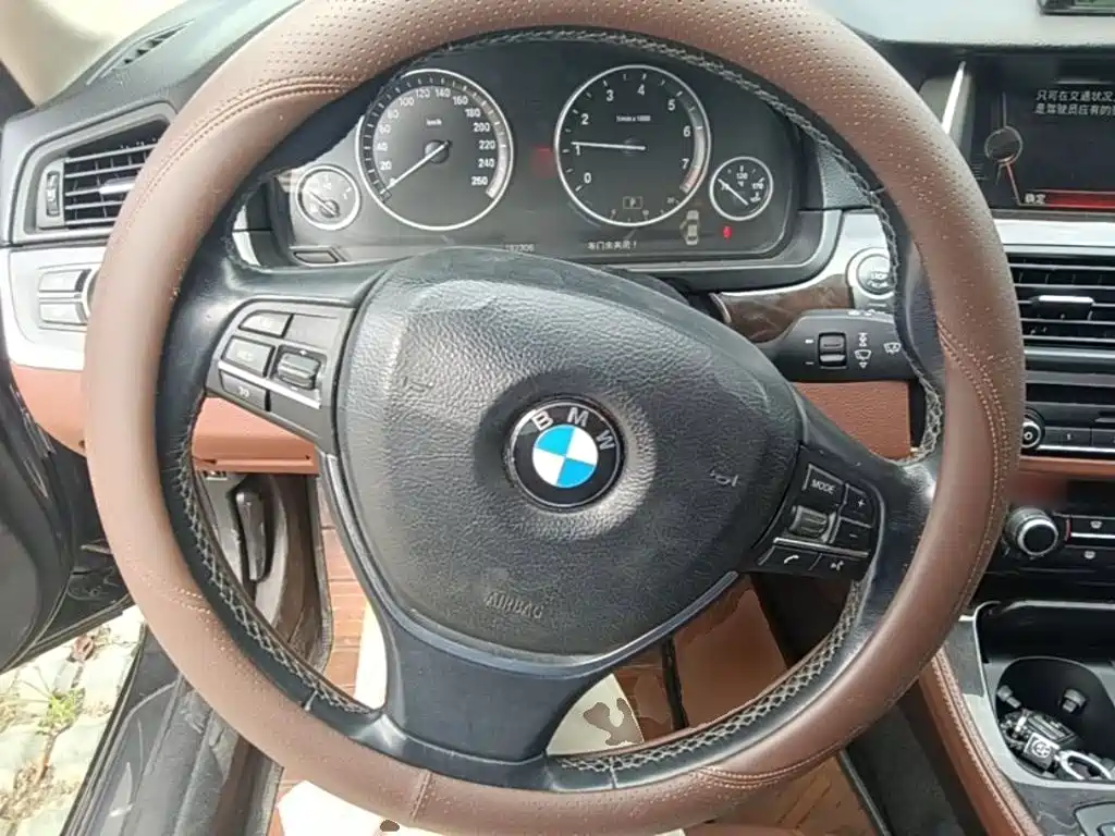 BMW 5 Series 2016 — фото 11