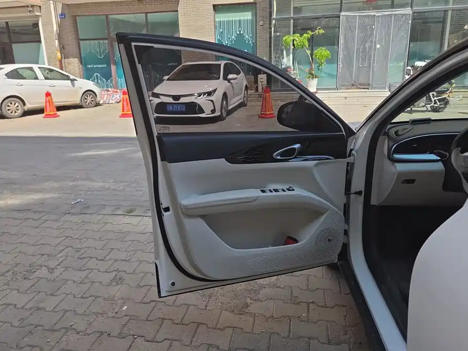 Geely Galaxy Starwish 2025 — фото 7