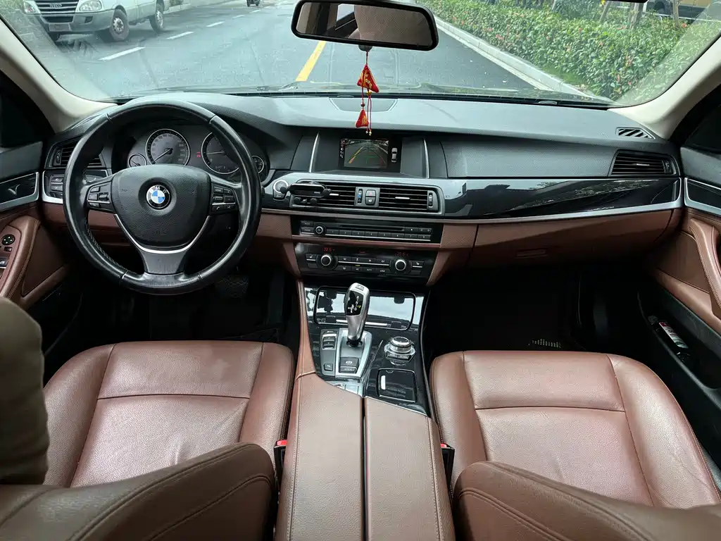 BMW 5 Series 2016 — фото 15
