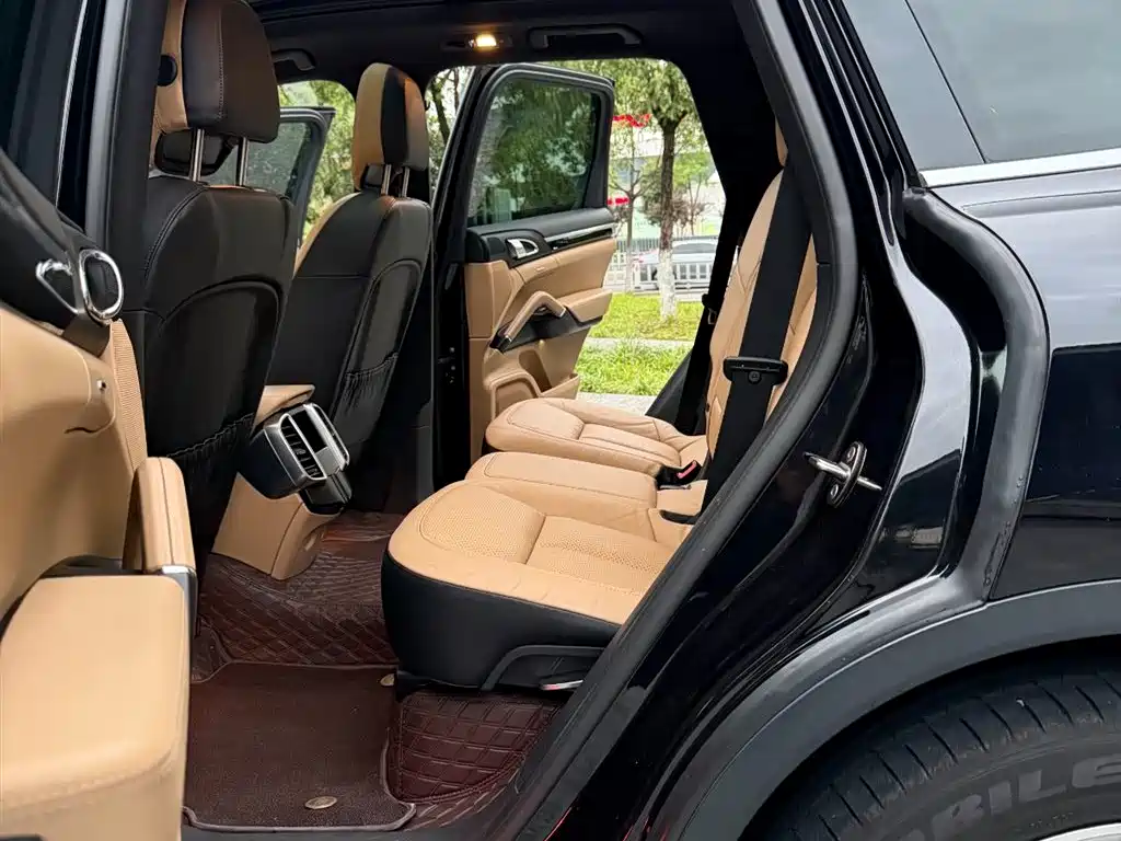 Porsche Cayenne 2016 — фото 12