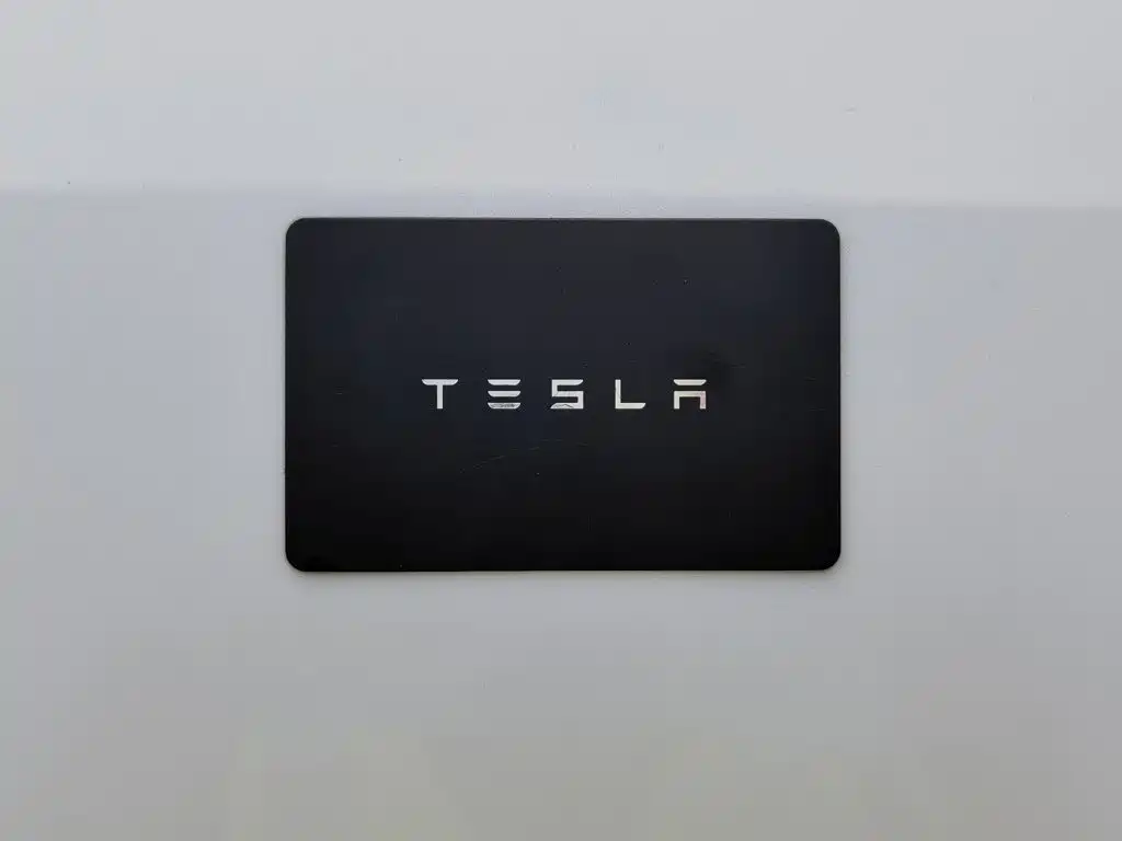 Tesla Model Y 2025 — фото 19