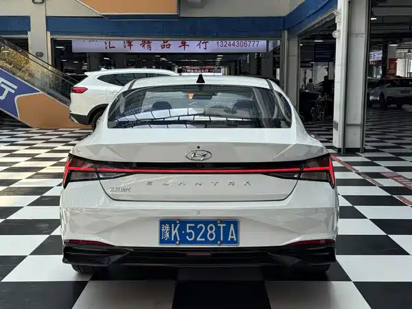 Hyundai Elantra 2023