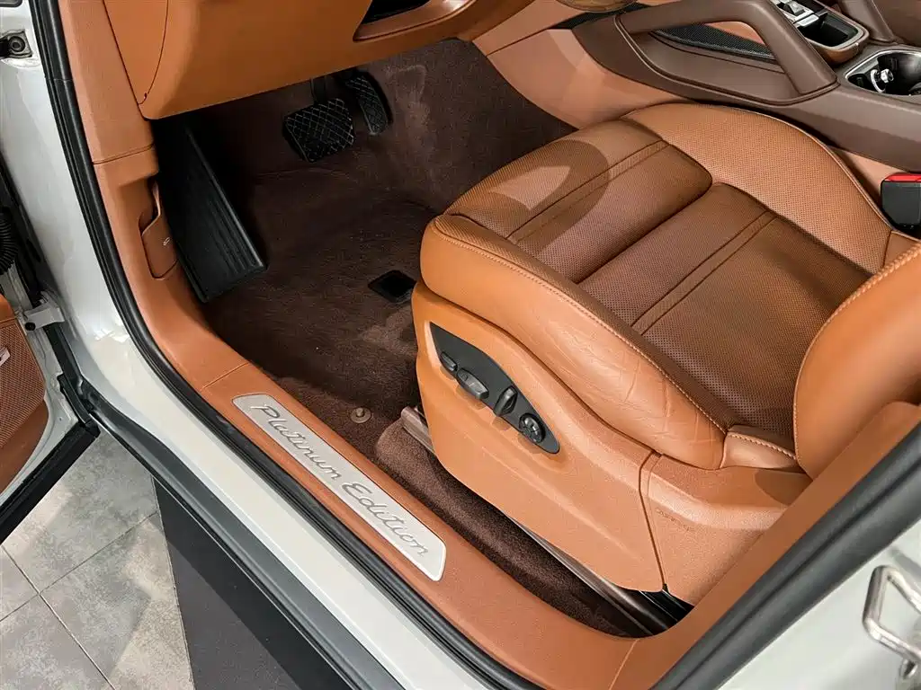 Porsche Cayenne 2023 — фото 14