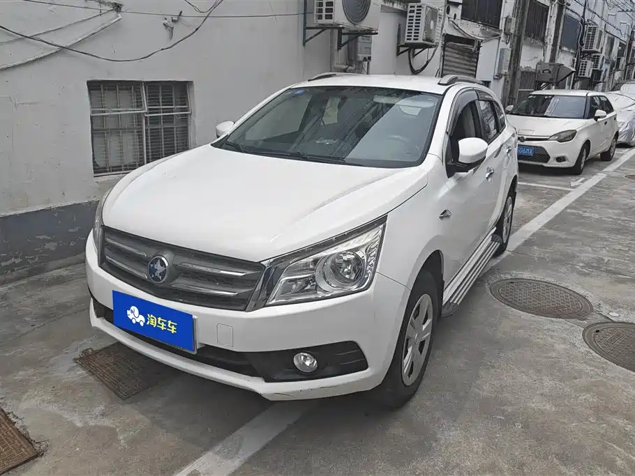 Venucia T70 2015
