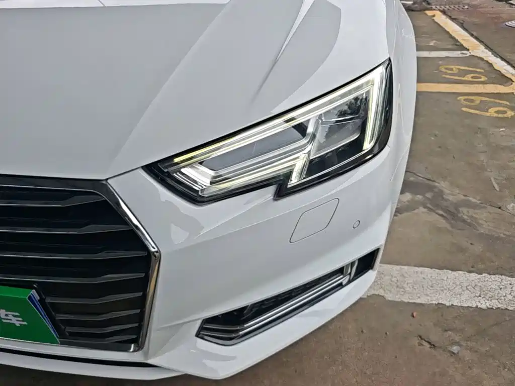 Audi A4L 2019 — фото 24
