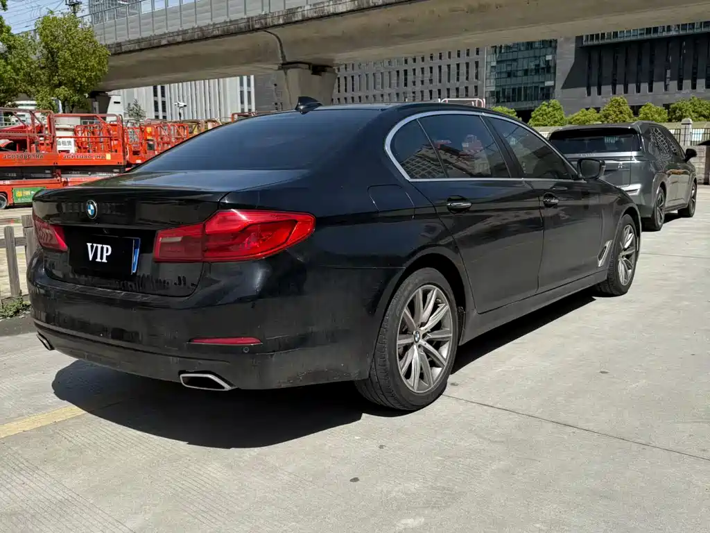 BMW 5 Series 2017 — фото 9