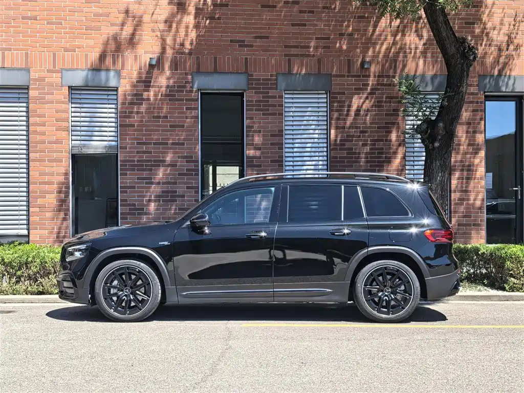 Mercedes-Benz GLB AMG 2025 — фото 19