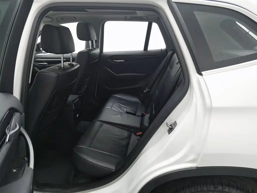 BMW X1 2016 — фото 15