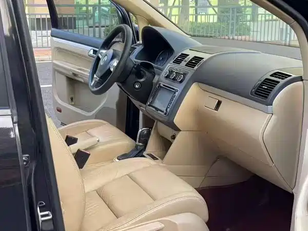 Volkswagen Touran 2012