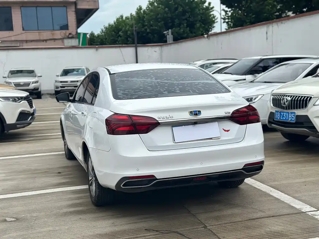 Geely Emgrand 2018 — фото 11