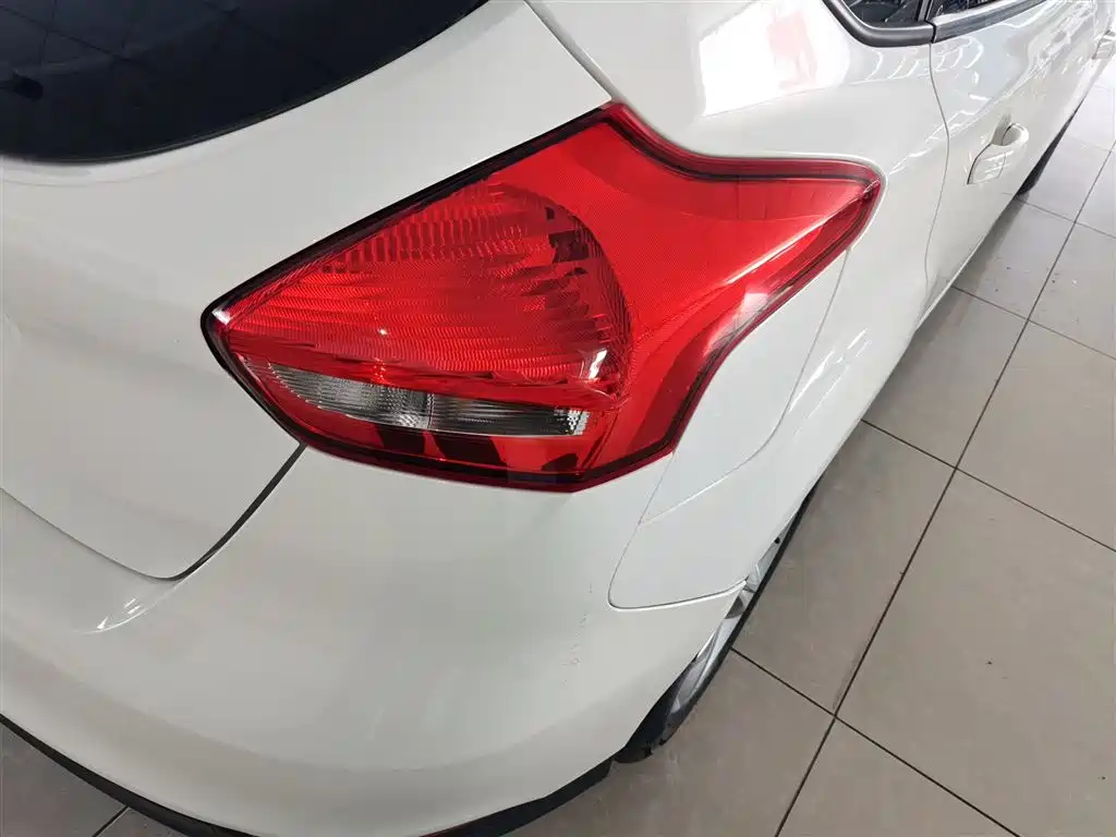 Ford Focus 2018 — фото 8