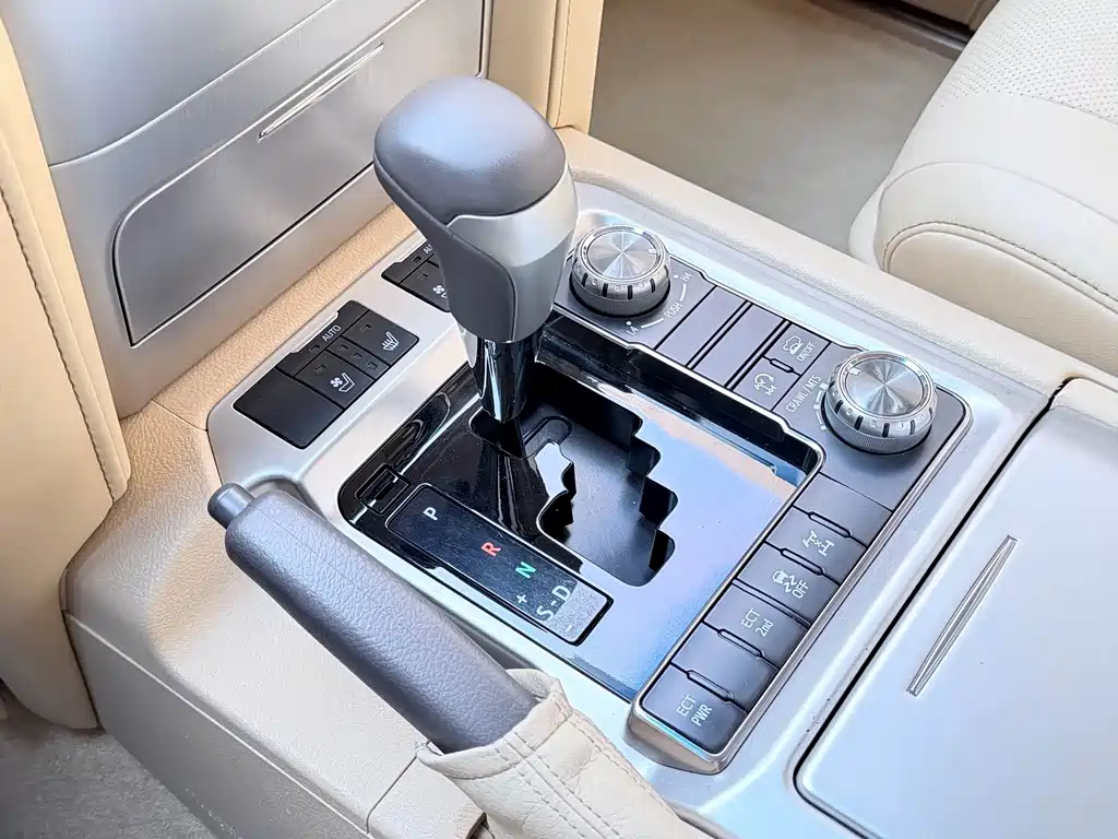 Toyota Land Cruiser 2016 — фото 18